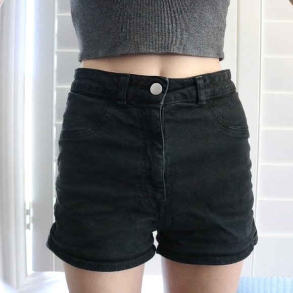 Brandy Melville Pants - Brandy Melville High-Waisted Black Donna Shorts